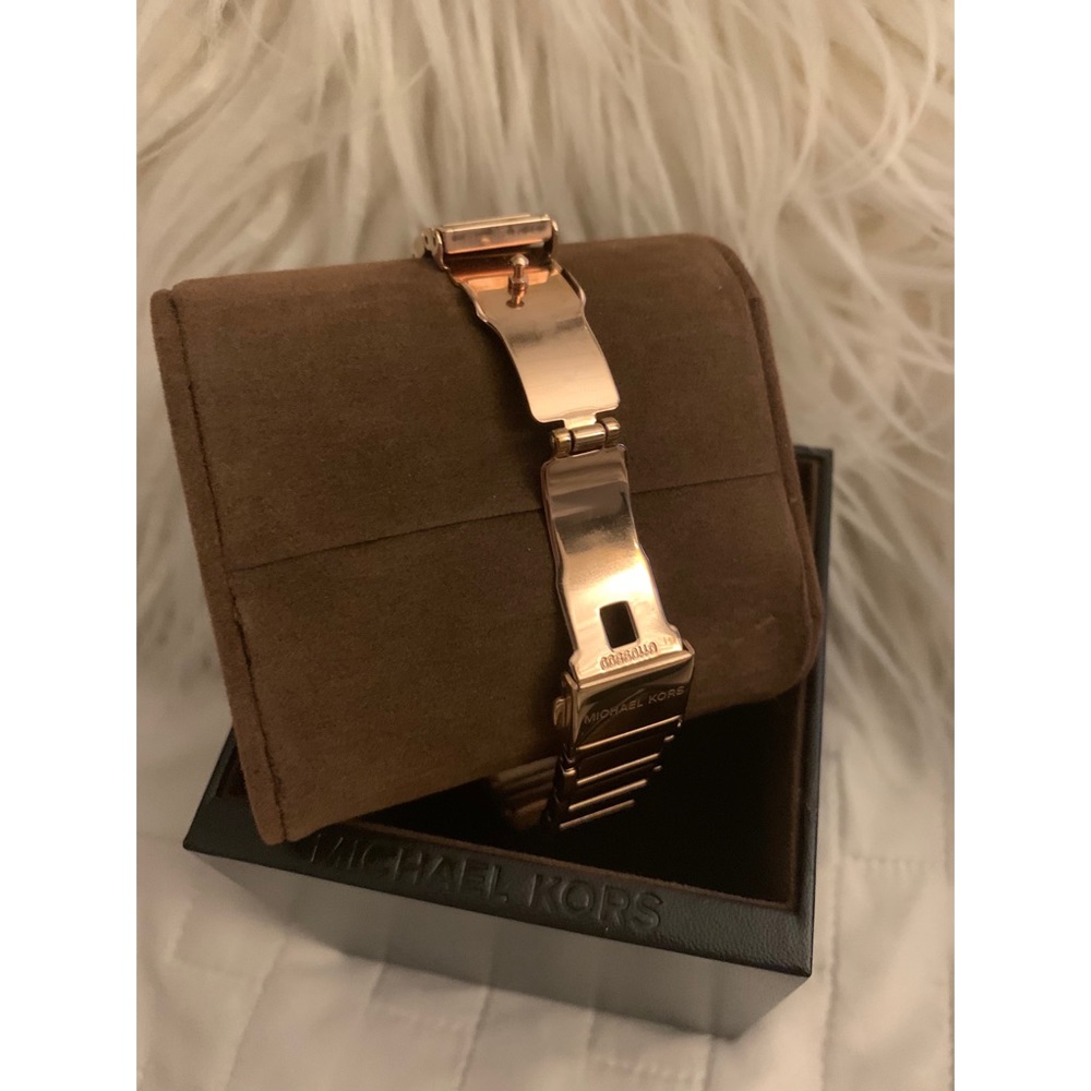 Micheal Kors Watch - Picture 3 of 6